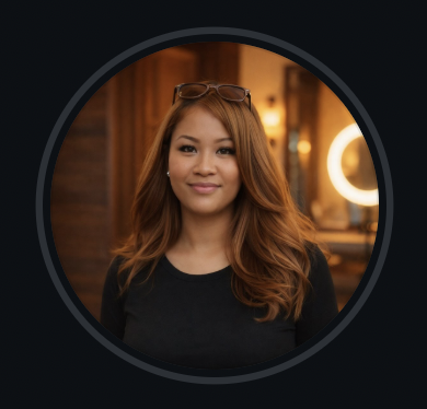 Porträtt av Nancy, grundare och tatuerare på Nancy Fancy Tattoo